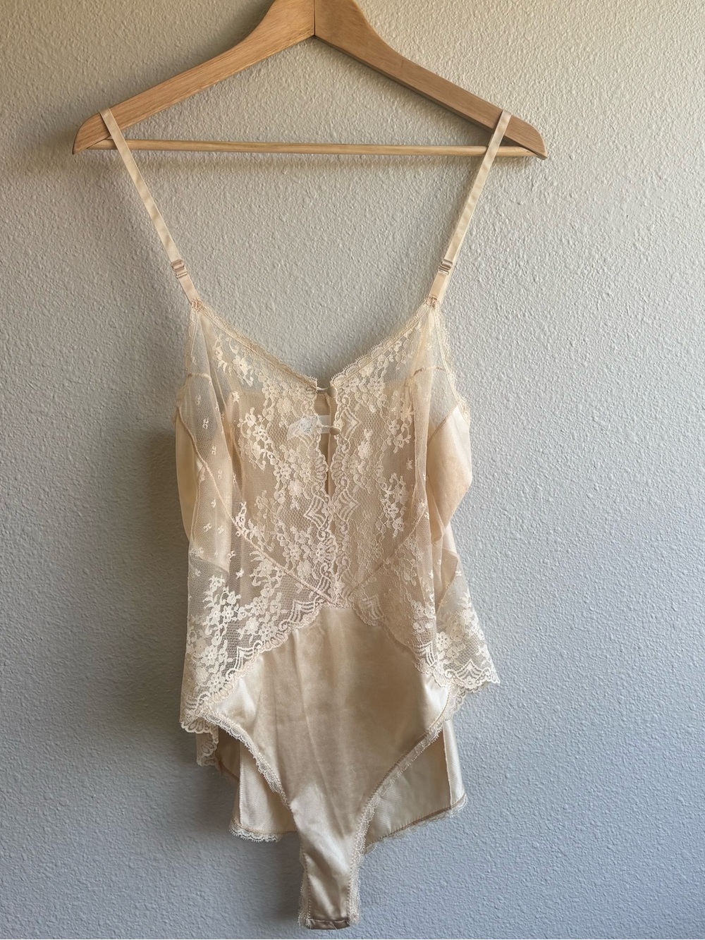 Lace Bodysuit in Cream
